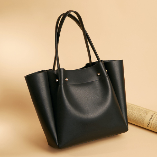 Designer Leather Bags vs. Faux Leather Bags: Which is the Better Choice?
