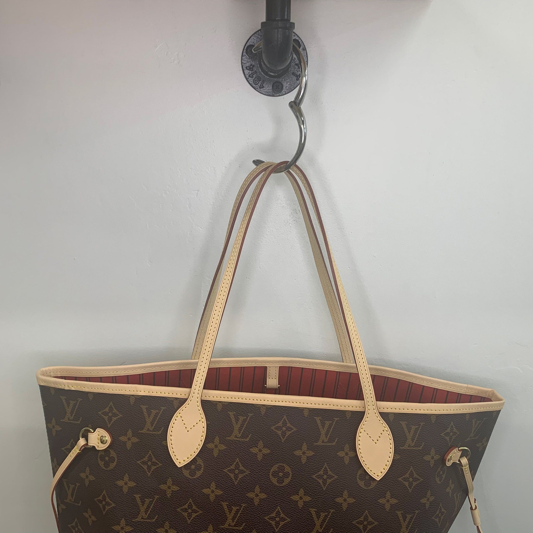 In Depth! Louis Vuitton Trevi PM Review  Whats I carry & Comparing to  Speedy + Neverfull 